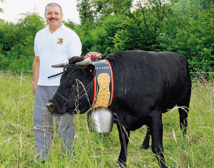 Cossonay – La vache et le cuisinier, 200 convives à la fête des 16 ans du restaurant “Le Brûlot”