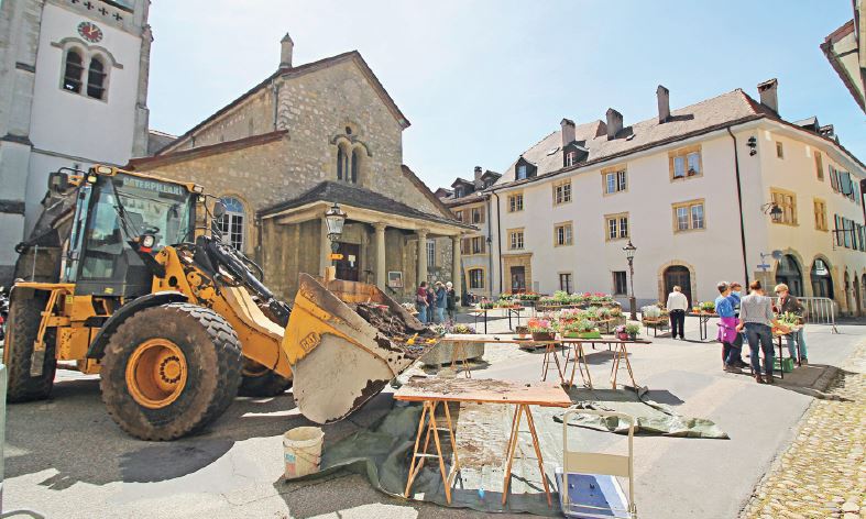 Cossonay, en vieille ville. Place du temple fleurie